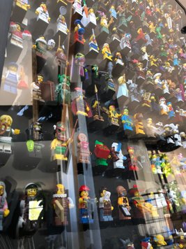 Vitrine sur mesure pour 228 figurines LEGO